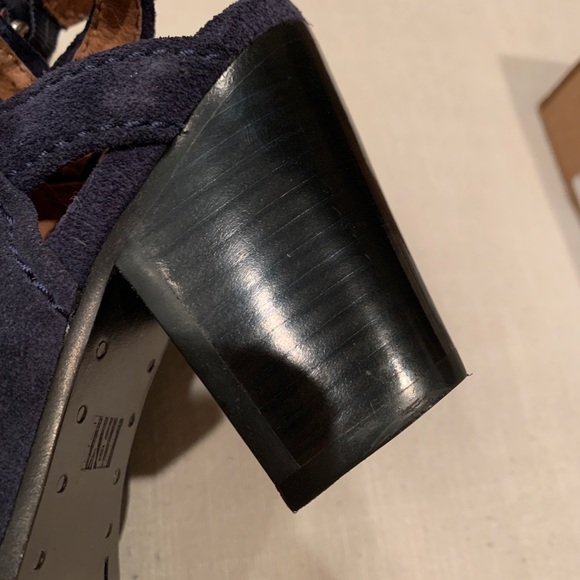 FRYE Carolina Navy Suede Peep Toe Booties NWOT - Picture 7 of 8